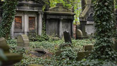 Grabsteine auf dem “Alten Jüdischen Friedhof” sollen saniert werden