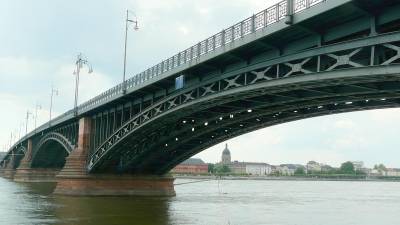 Größere Verschmutzung im Rhein entdeckt