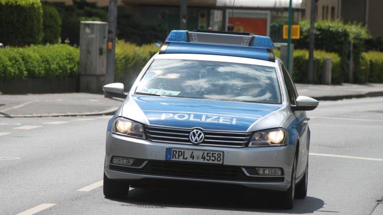 Streit eskaliert in Binger Straße: Autofahrer geht mit Hammer auf andere PKW-Fahrer zu