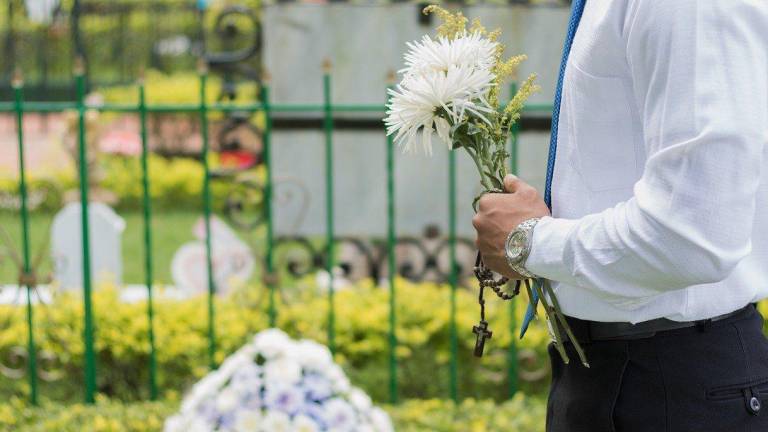 Personenbeschränkung bei Beerdigung vermehrt gebrochen