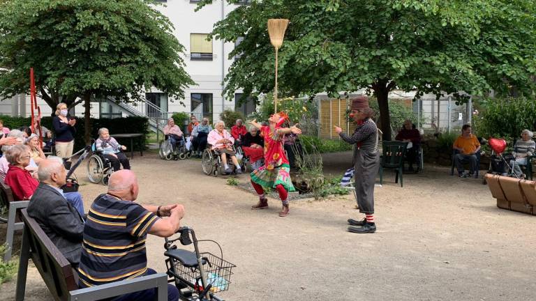 Clowndoktoren besuchen Mainzer Altenheim