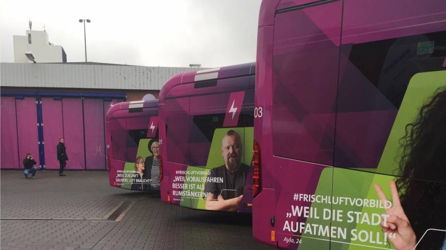 Wiesbaden nimmt erste Batteriebusse in Betrieb